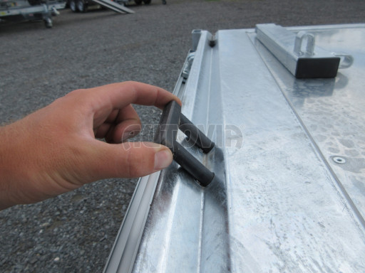 Sklápěcí přívěs KA 2,7T 2,60x1,52/0,35 Zn. ruč, box č.37