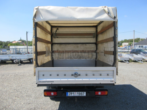 Valníkový Volkswagen Transporter s konstrukcí a plachtou č.10