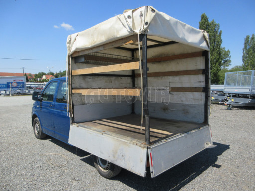 Valníkový Volkswagen Transporter s konstrukcí a plachtou č.19