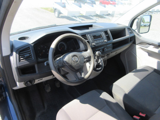 Valníkový Volkswagen Transporter s konstrukcí a plachtou č.22