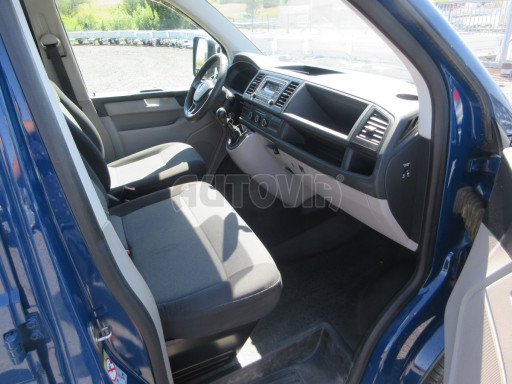 Valníkový Volkswagen Transporter s konstrukcí a plachtou č.30