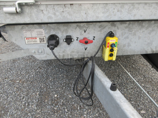 Bazarový třístranný sklápěč VER 3SKS 3,5T 3,05x1,76/0,30 v elektrice č.13