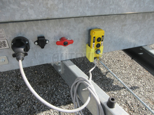 Třístranný sklápěč VER 3SKS 2,7T 3,05x1,76/0,60 nástavba v elektrice č.14