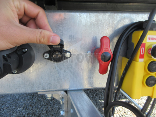 Třístranný sklápěcí přívěs VER 3SKS 2,7T 2,65x1,55/1,30 gitter v elektrice č.17
