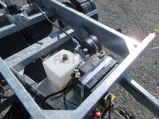 Třístranný sklápěcí přívěs VER 3SKS 2,7T 2,65x1,55/1,30 gitter v elektrice č.25