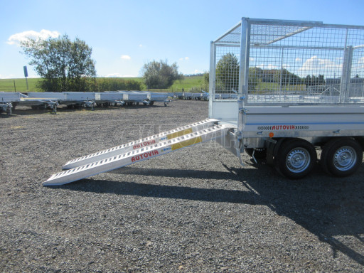 Třístranný sklápěcí přívěs VER 3SKS 2,7T 2,65x1,55/1,30 gitter v elektrice č.46