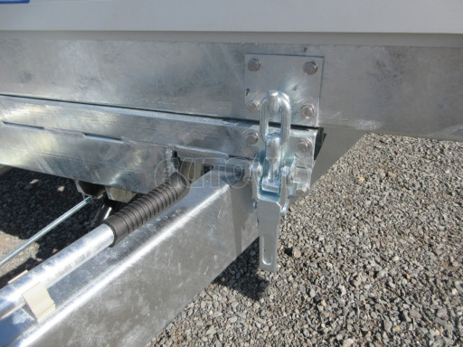 Hydraulicky sklopný přívěs AD 2,7T 4,17x2,09/0,35 s děrovanou podlahou č.13