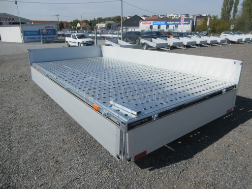 Hydraulicky sklopný přívěs AD 2,7T 4,17x2,09/0,35 s děrovanou podlahou č.18