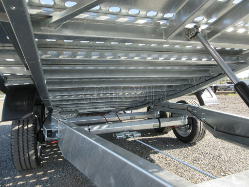 Hydraulicky sklopný přívěs AD 2,7T 4,17x2,09/0,35 s děrovanou podlahou č.32