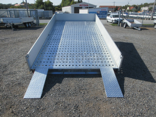Hydraulicky sklopný přívěs AD 2,7T 4,17x2,09/0,35 s děrovanou podlahou č.35