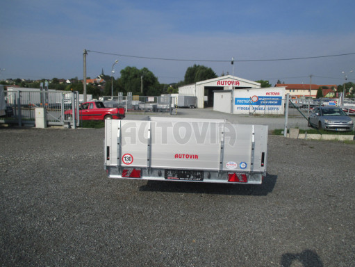 Hydraulicky sklopný valník s nájezdným čelem a gumou AD 2,7T 4,17x2,09/0,35 POČ