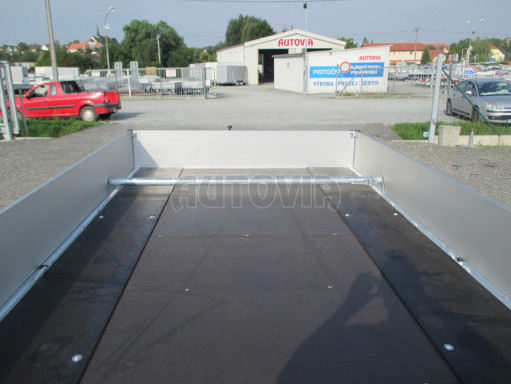 Hydraulicky sklopný valník s nájezdným čelem a gumou AD 2,7T 4,17x2,09/0,35 POČ