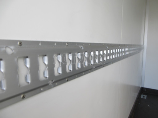 Bazarový skříňový přívěs VAS 2,7T 3,01x1,48/1,93 PUR PANEL č.18