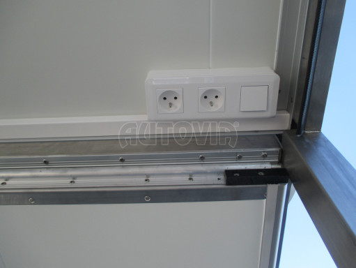 Skříňový přívěs VA 2,7T 4,09x2,07/1,93 PUR č.12