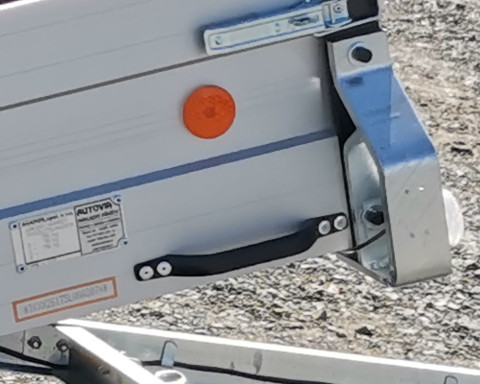 Madlo plastové na sklápěcí přívěsy č.3