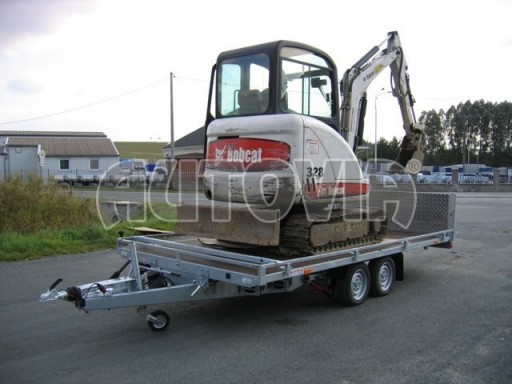 Přívěs pro převoz UNC a bagrů AD 3,5T 4,17x2,09 plato