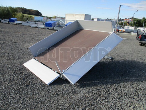 Sklápěcí přívěs s odnímatelnými bočnicemi TTS 10