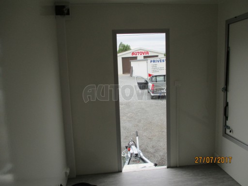 Přívěsný vozík (prodejní stánek) EW 2,5T 4,10x2,20/2,30* č.19