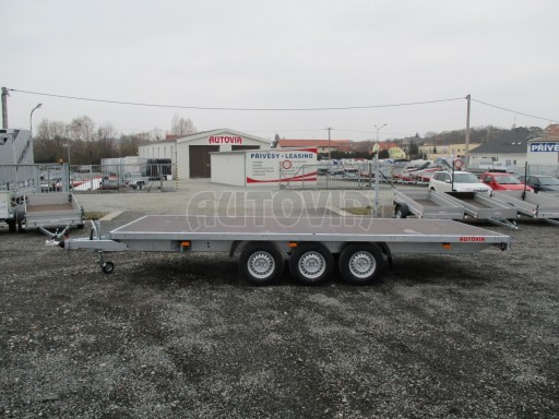 Třínápravový nákladní přívěs DN 3,5T B3 5,75x2,20plato 1350