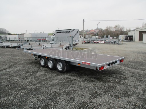Třínápravový nákladní přívěs DN 3,5T B3 5,75x2,20plato 1350