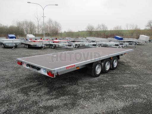 Třínápravový nákladní přívěs DN 3,5T B3 5,75x2,20plato 1350