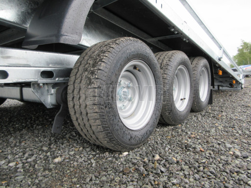 Nízkoložný hydraulicky sklopný přívěs  AD 3,5T B3 6,13x2,09 plato