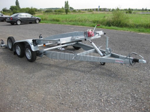 Dvouosý brzděný přívěs k přepravě automobilů PT 2,7T