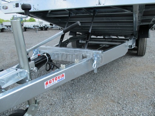 Hydraulicky sklopný přívěs pro přepravu aut AD  2,7T 5,17x2,09 plato