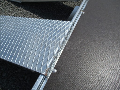 Hydraulicky sklopný přívěs pro přepravu aut AD  2,7T 5,17x2,09 plato