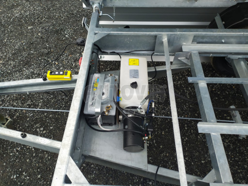 Třístranný sklápěč VER 3SKS 2,7T 3,35x1,76/0,60 nástavba v elektrice č.26