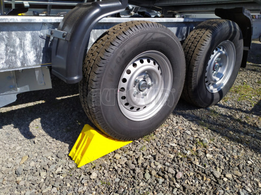 Zakládací klín plastový žlutý R360mm č.3