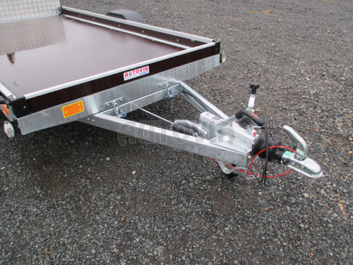 Brzděné naklápěcí plato SP 31 1,3T B1 3,01x1,54