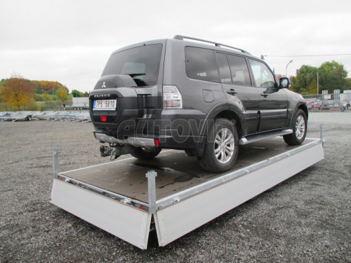 Přívěs pro přepravu aut AD 2,7T 5,15x2,09/0,35 hydraulicky sklopný valník č.32