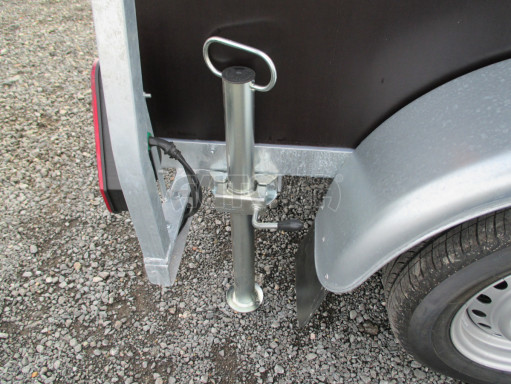 Přívěs pro přepravu koní LODESTAR 2,7T Brown sedlovna č.13