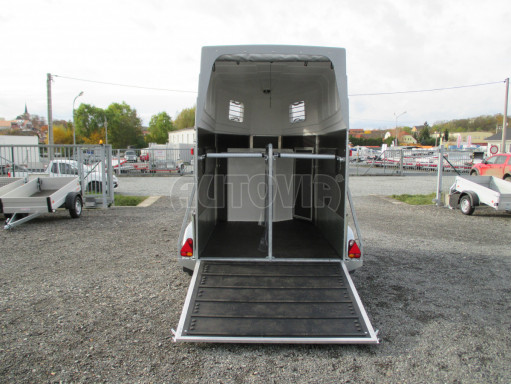 Přívěs pro přepravu koní LODESTAR 2,7T Brown sedlovna č.15
