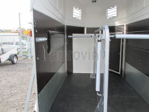 Přívěs pro přepravu koní LODESTAR 2,7T Brown sedlovna č.18