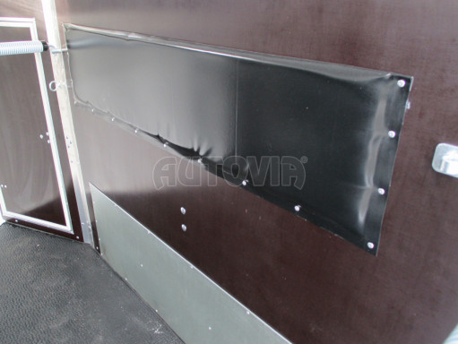 Přívěs pro přepravu koní LODESTAR 2,7T Brown sedlovna č.23