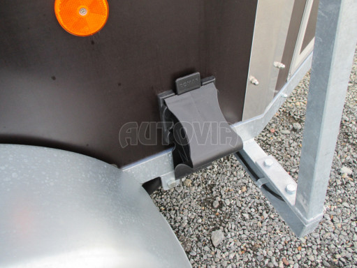 Přívěs pro přepravu koní LODESTAR 2,7T Brown sedlovna č.25