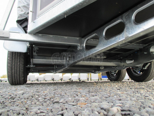 Přívěs pro přepravu koní LODESTAR 2,7T Brown sedlovna č.27