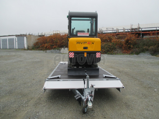 Hydraulicky sklopný přívěs valník s nájezdným čelem AD 2,7T 4,17x2,09/0,35 POČ