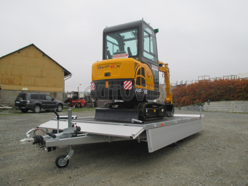 Hydraulicky sklopný přívěs valník s nájezdným čelem AD 2,7T 4,17x2,09/0,35 POČ