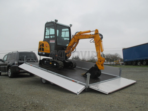 Hydraulicky sklopný přívěs valník s nájezdným čelem AD 2,7T 4,17x2,09/0,35 POČ