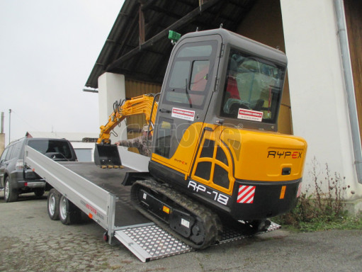 Hydraulicky sklopný přívěs valník s nájezdným čelem AD 2,7T 4,17x2,09/0,35 POČ