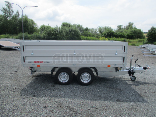 Třístranný sklopný přívěs s nástavbou bočnic ATS 3SKS 2,7T 3,32x1,70/0,70 ECO ZN v elektrice