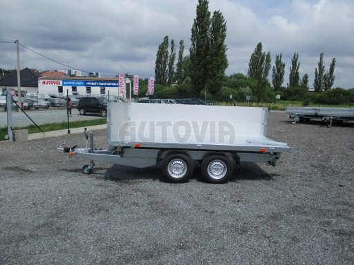 Třístranný sklopný přívěs s nástavbou bočnic ATS 3SKS 2,7T 3,32x1,70/0,70 ECO ZN v elektrice