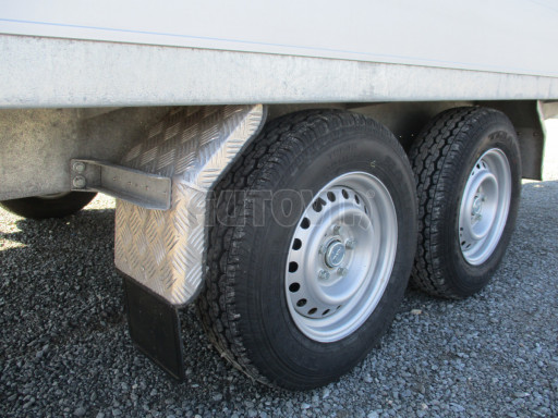 Přívěs pro přepravu zvířat VT 3,5T 3,95x2,20/1,90 č.24