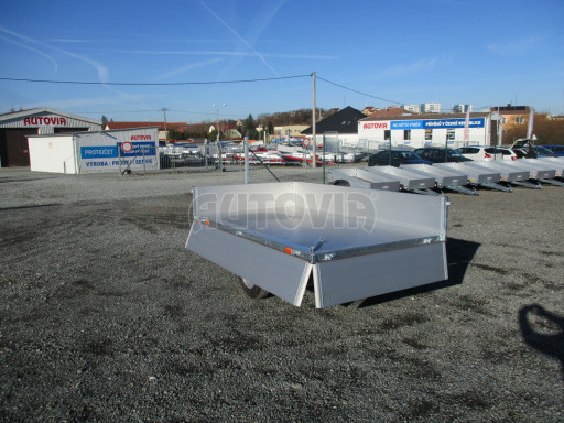 Sklápěcí přívěs DLT 1,3T 2,57x1,48/0,35 ruč, plech podlaha