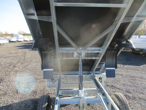 Sklápěcí přívěs DLT 1,3T 2,57x1,48/0,35 ruč, plech podlaha