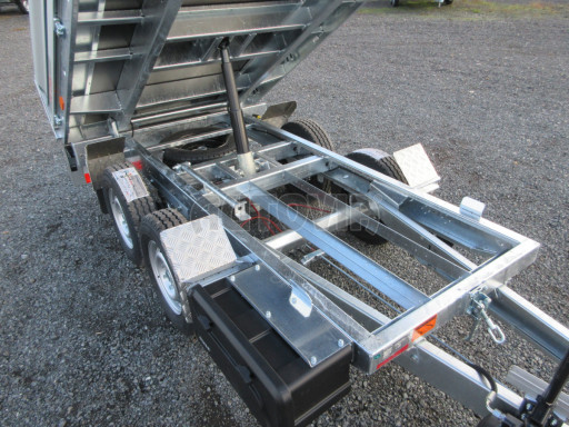 Sklápěcí přívěs KA 2,7T 2,60x1,52/0,35 Zn. ruč, box č.15