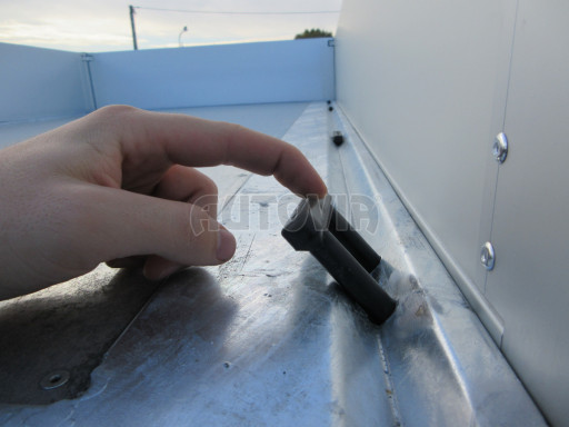 Sklápěcí přívěs KA 2,7T 2,60x1,52/0,35 Zn. ruč, box č.18